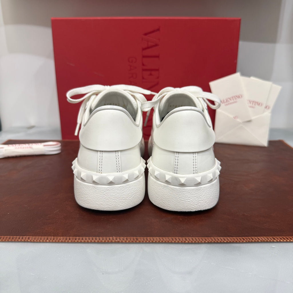 Valentino Garavani, Open, 37