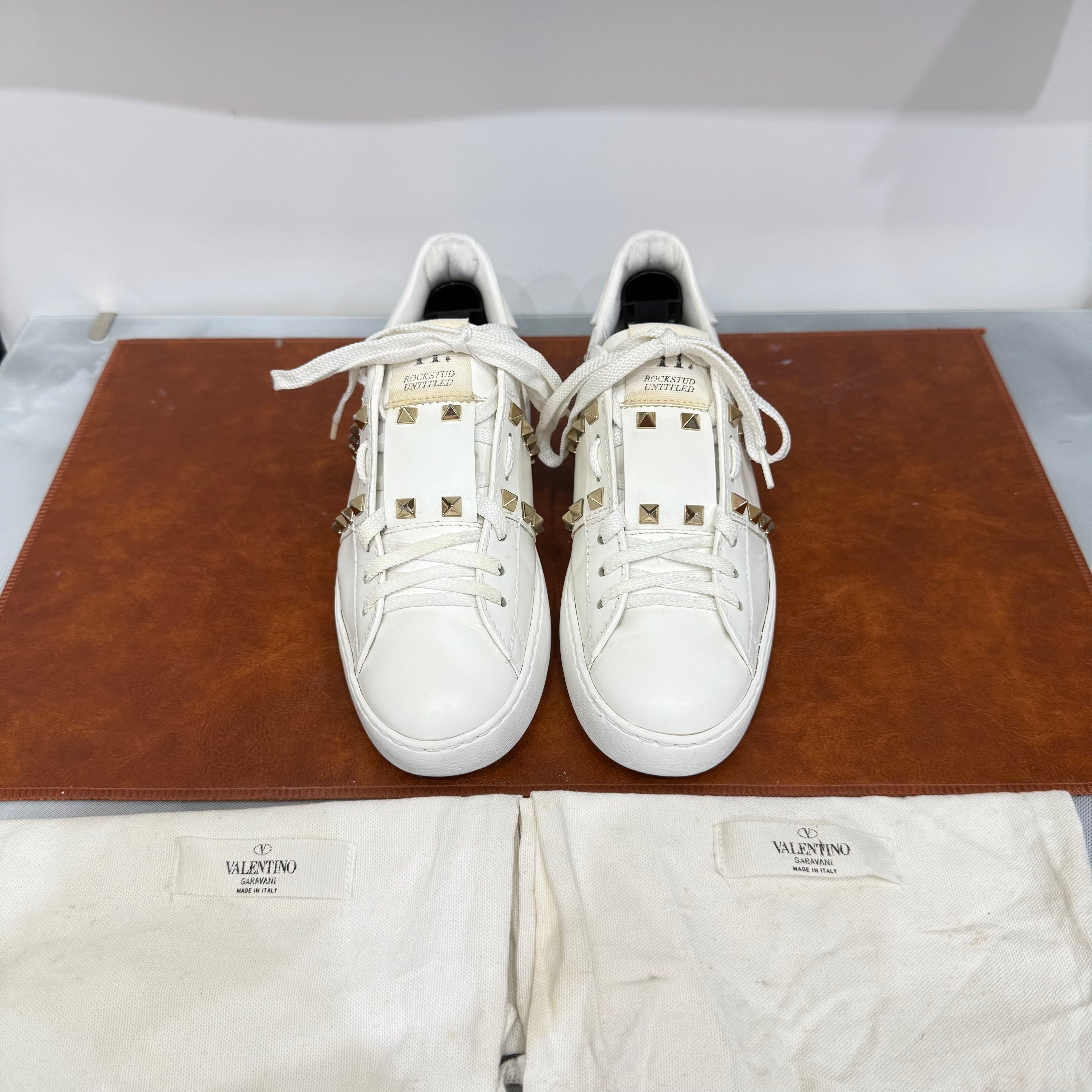 Valentino Garavani, Untitled, 36
