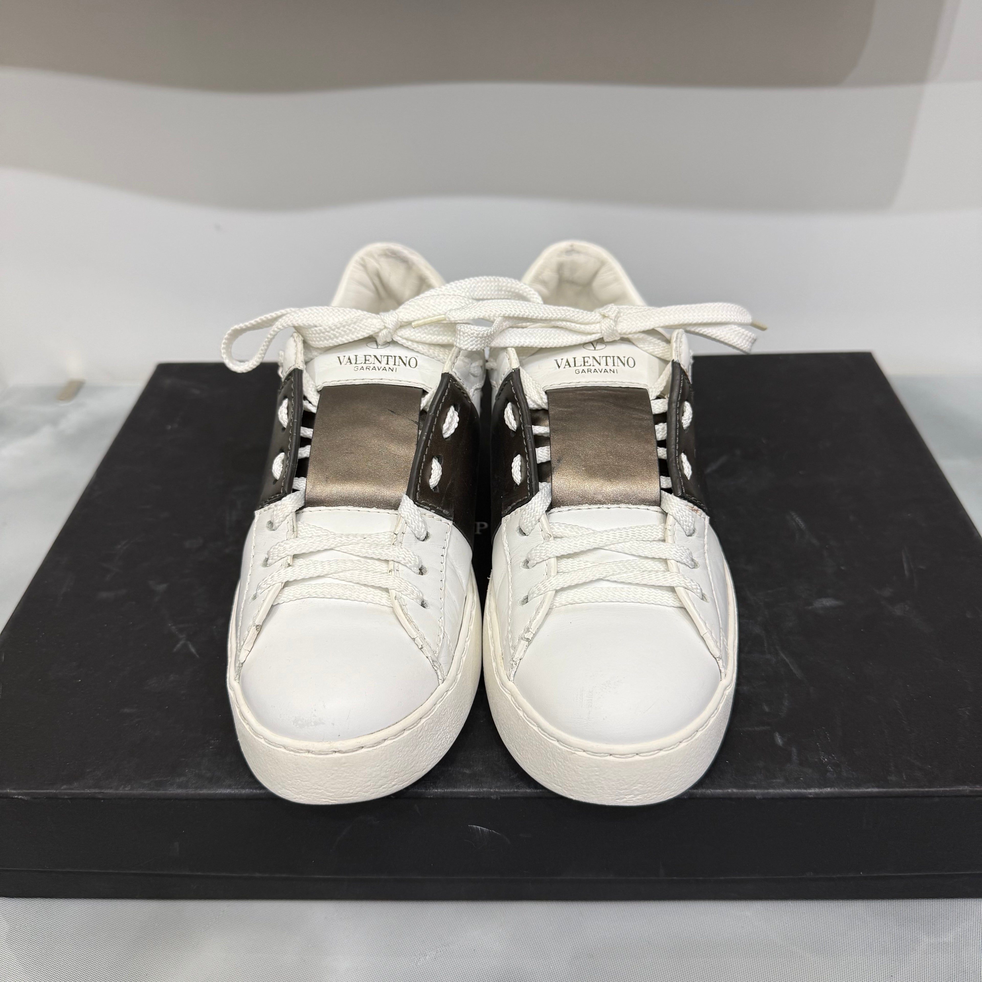 Valentino Garavani, Open, 35