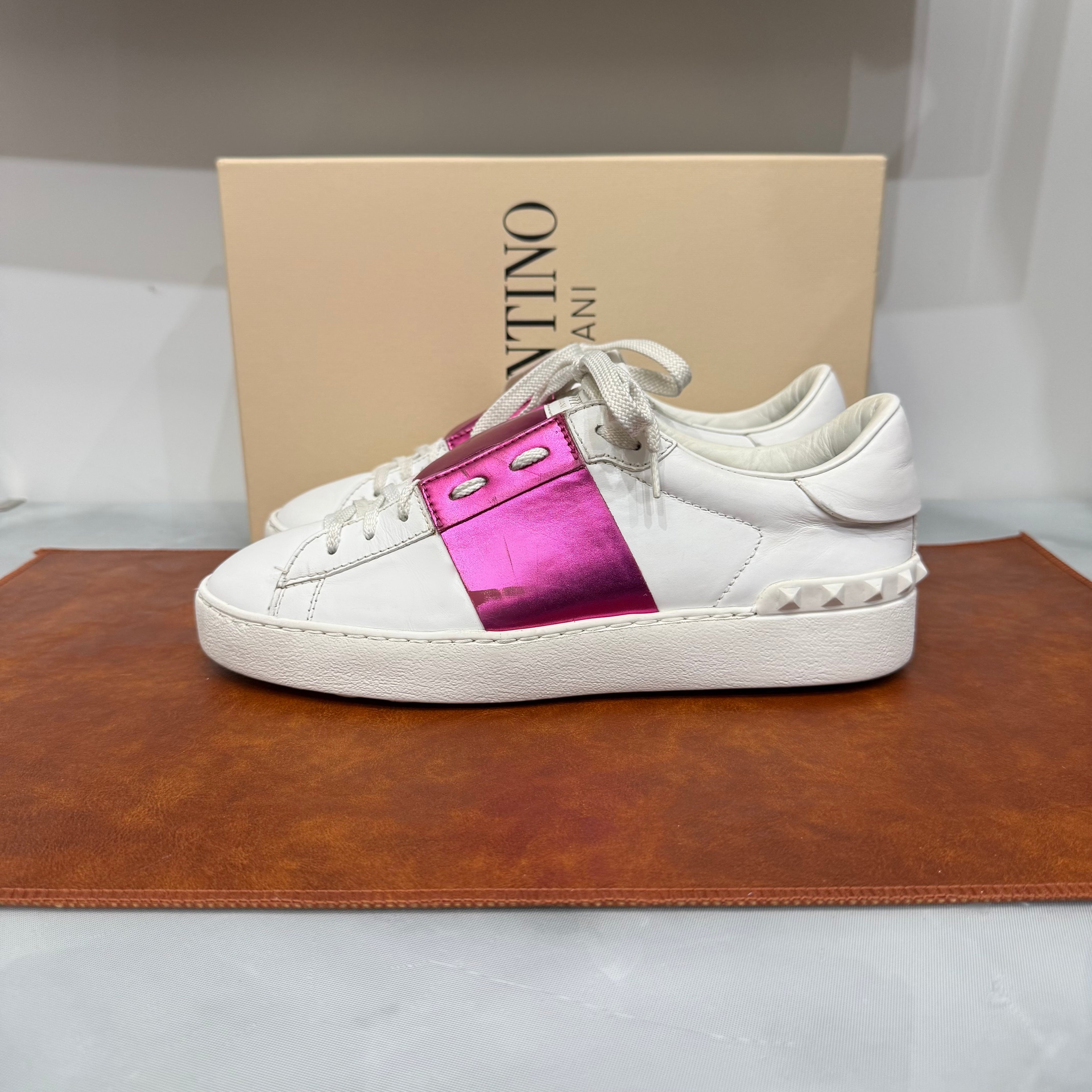 Valentino Garavani, Open, 37
