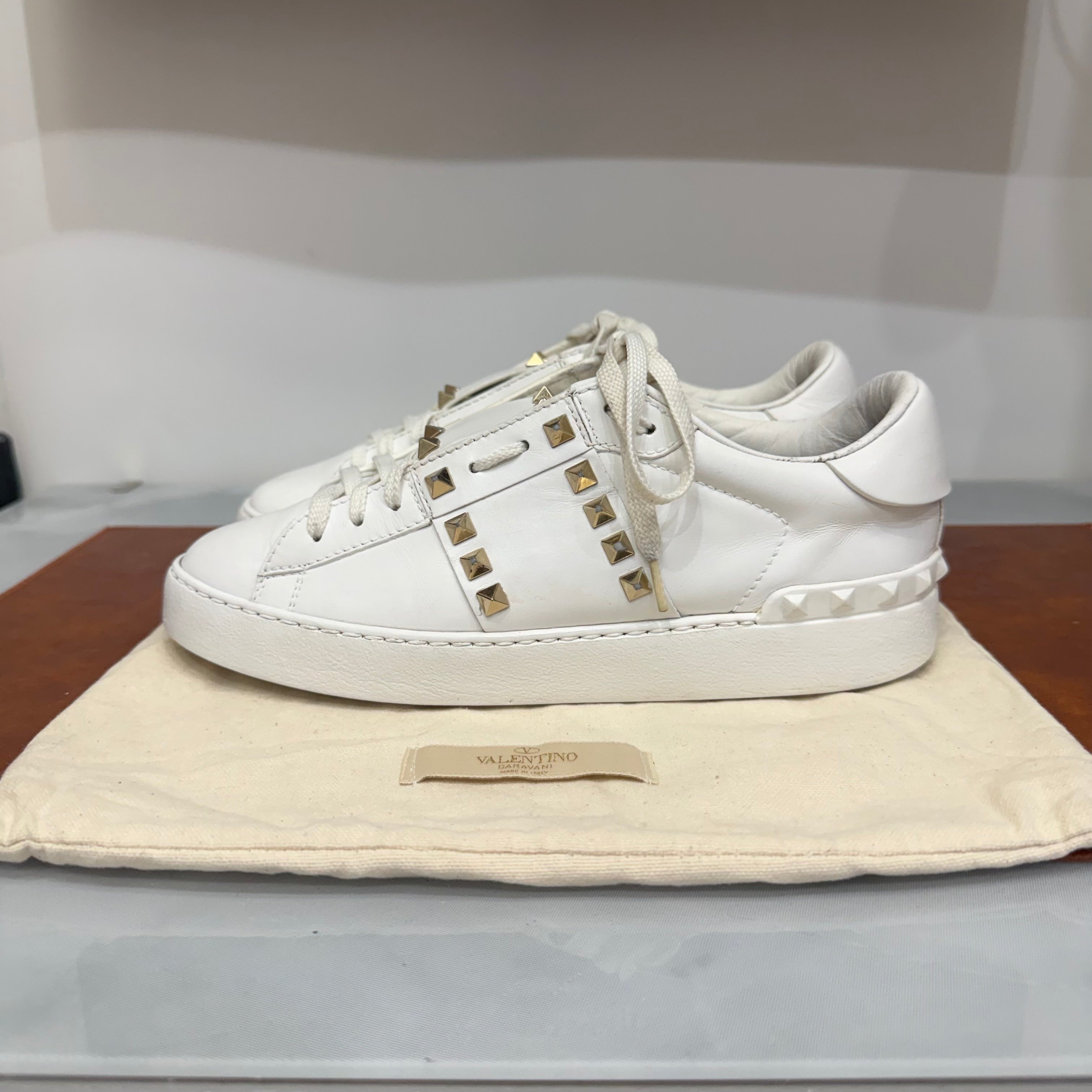 Valentino Garavani, Untitled, 37.5