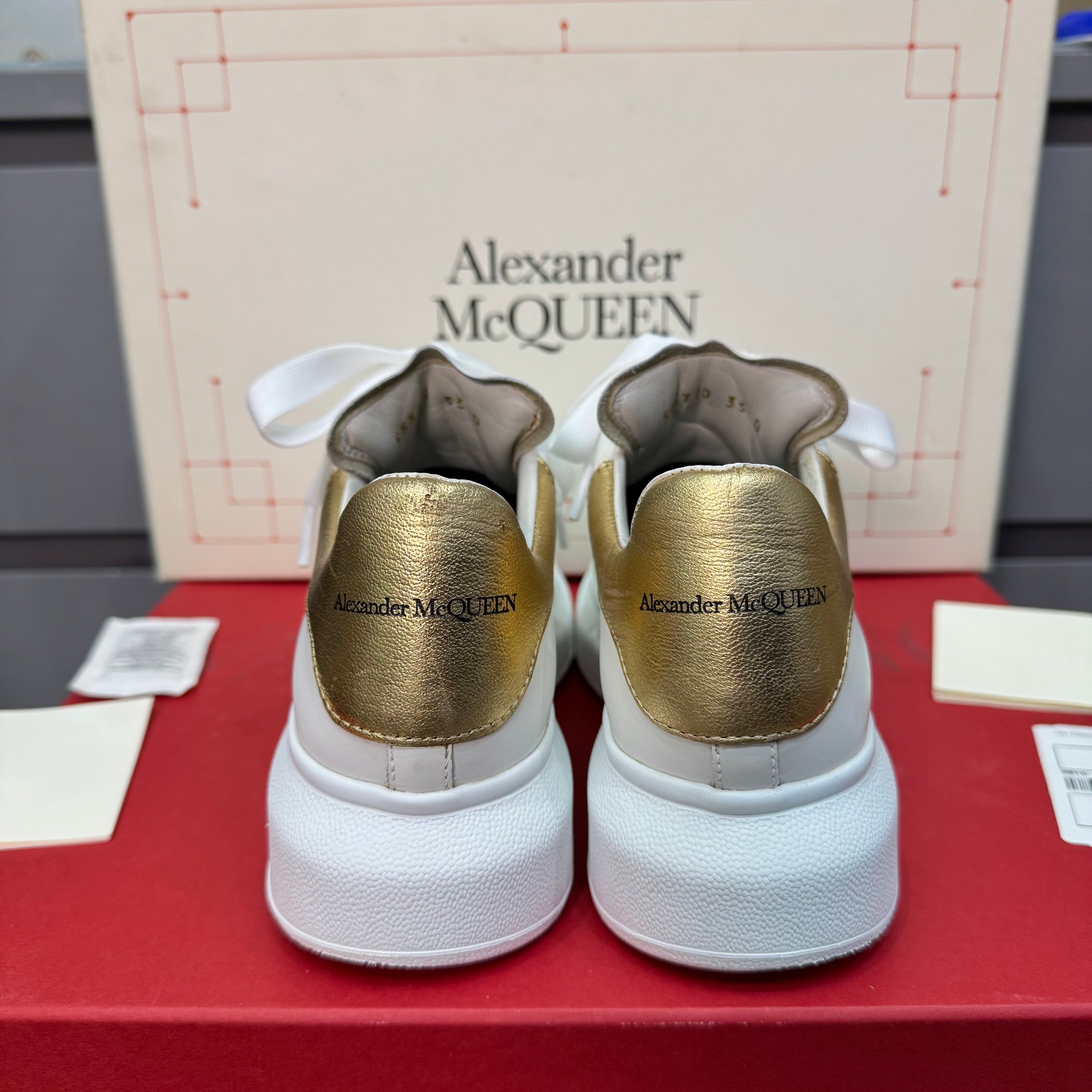 Alexander McQueen 35