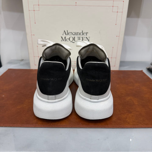 Alexander McQueen, 39