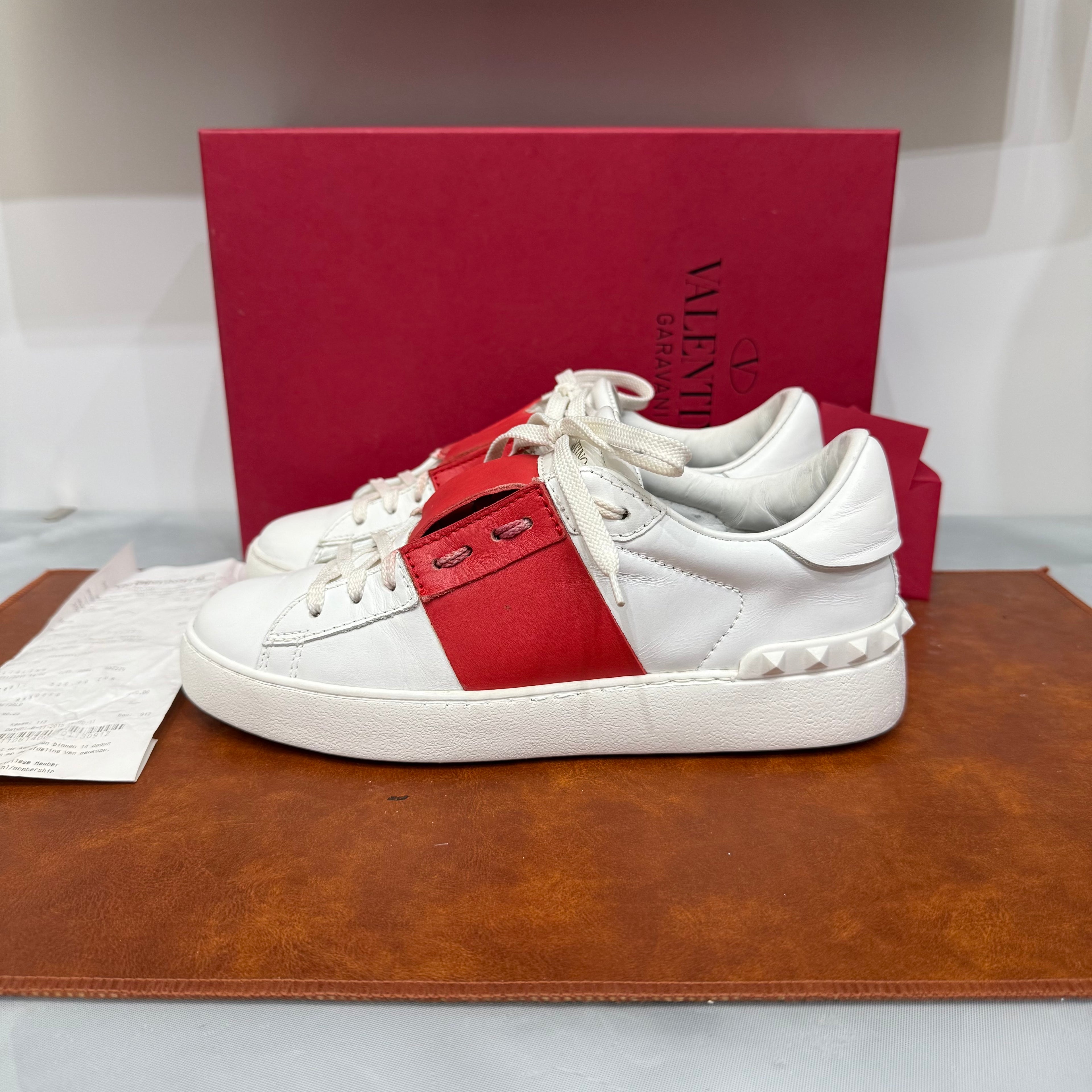 Valentino Garavani, Open, 36