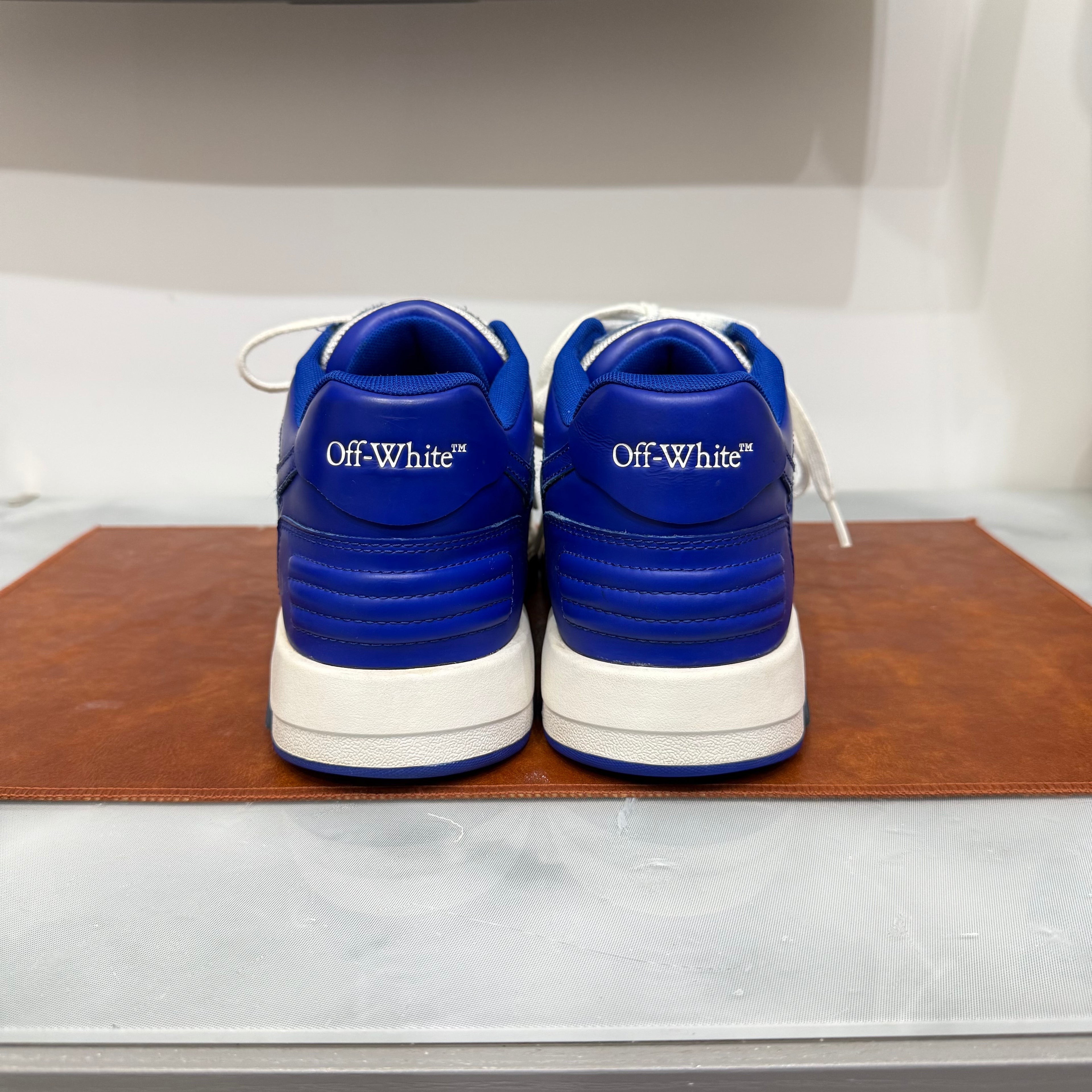 Off White, Out of Office, 43