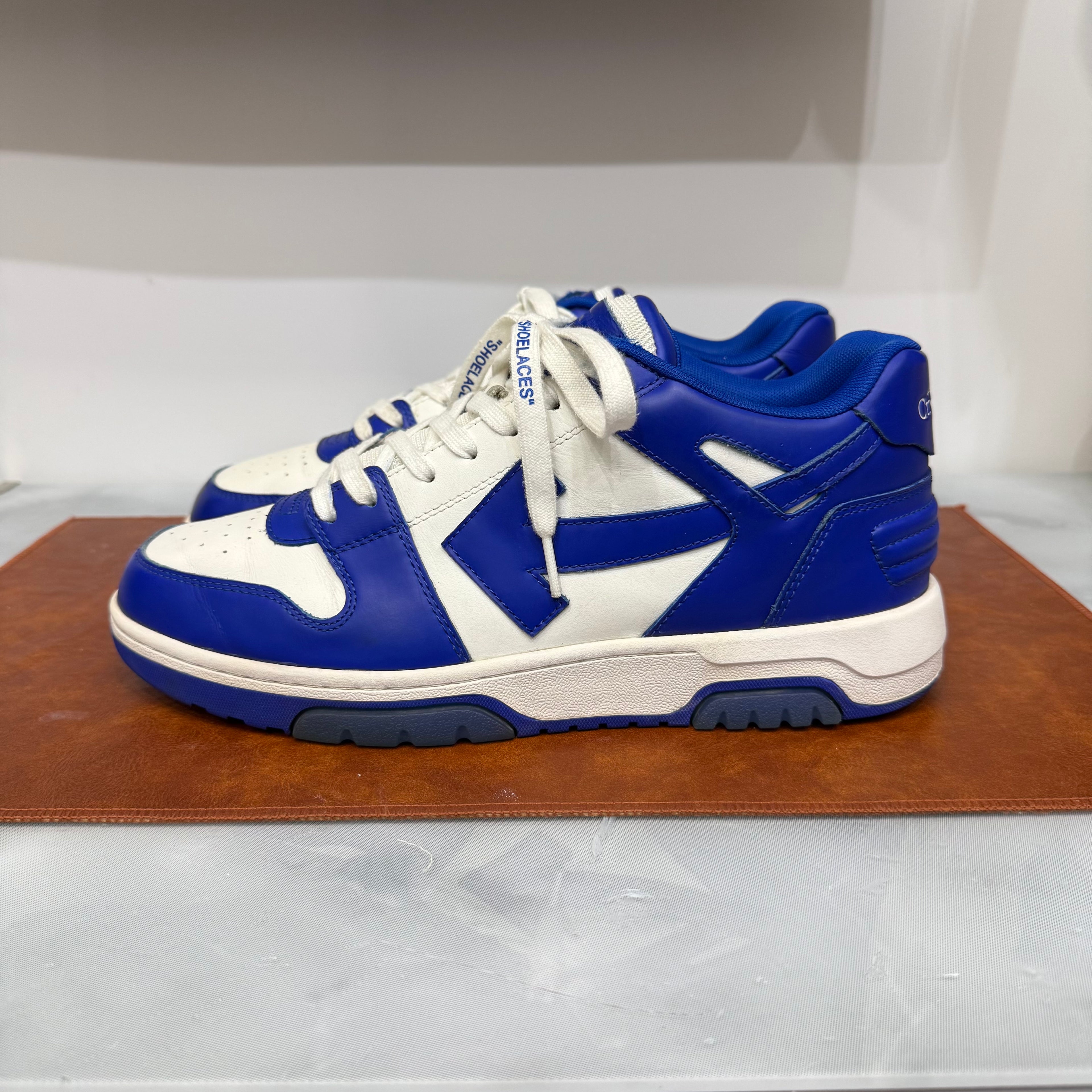 Off White, Out of Office, 43