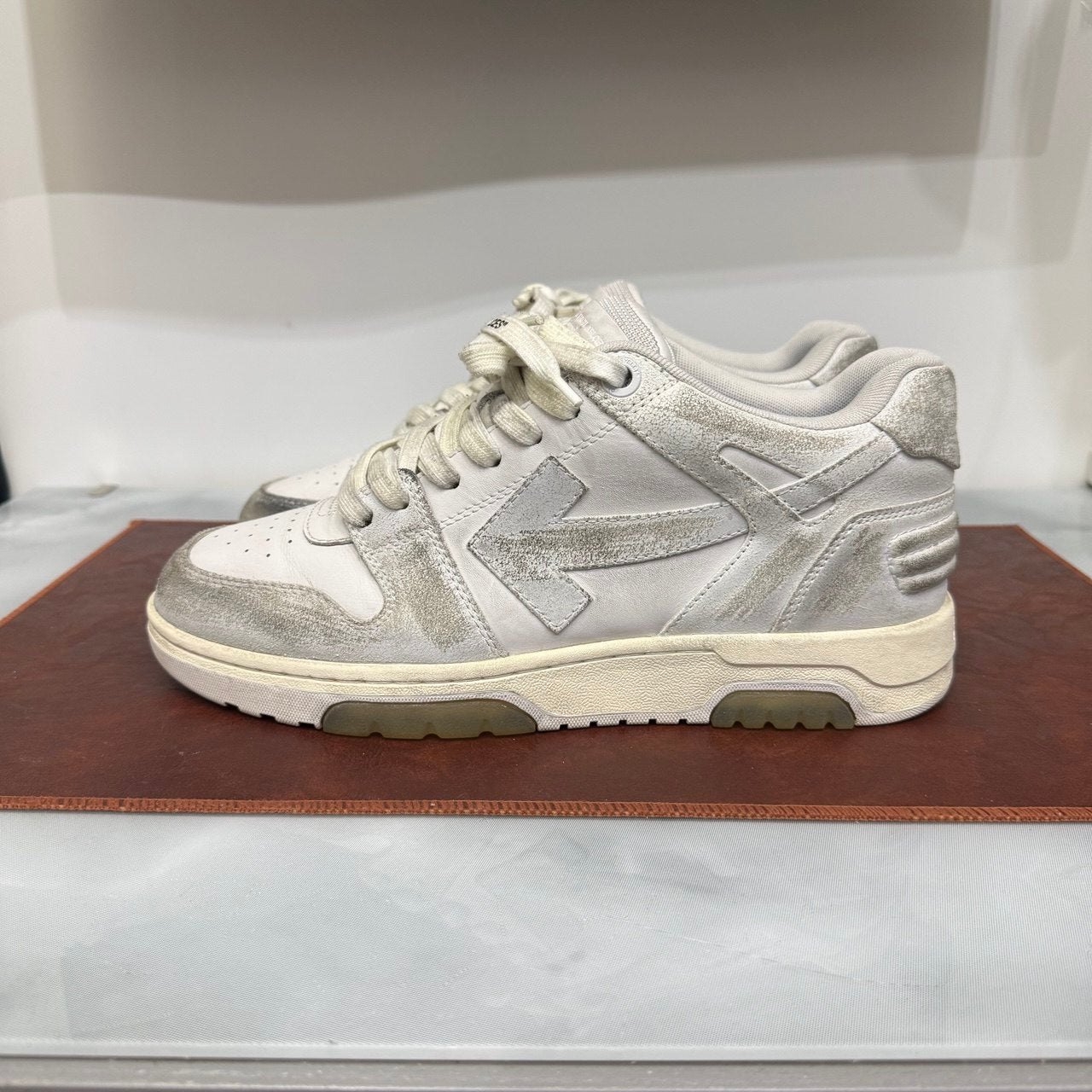 Off White, Out of Office, 42
